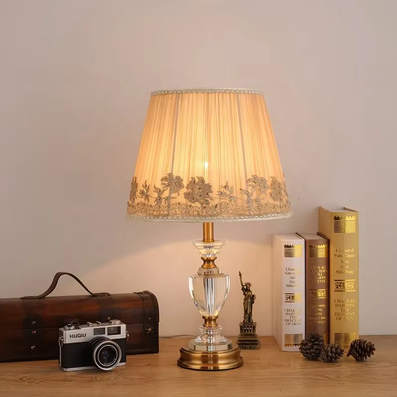 مصباح طاولة LED كريستالي عصري  - مراجعة Light Switch وسعره